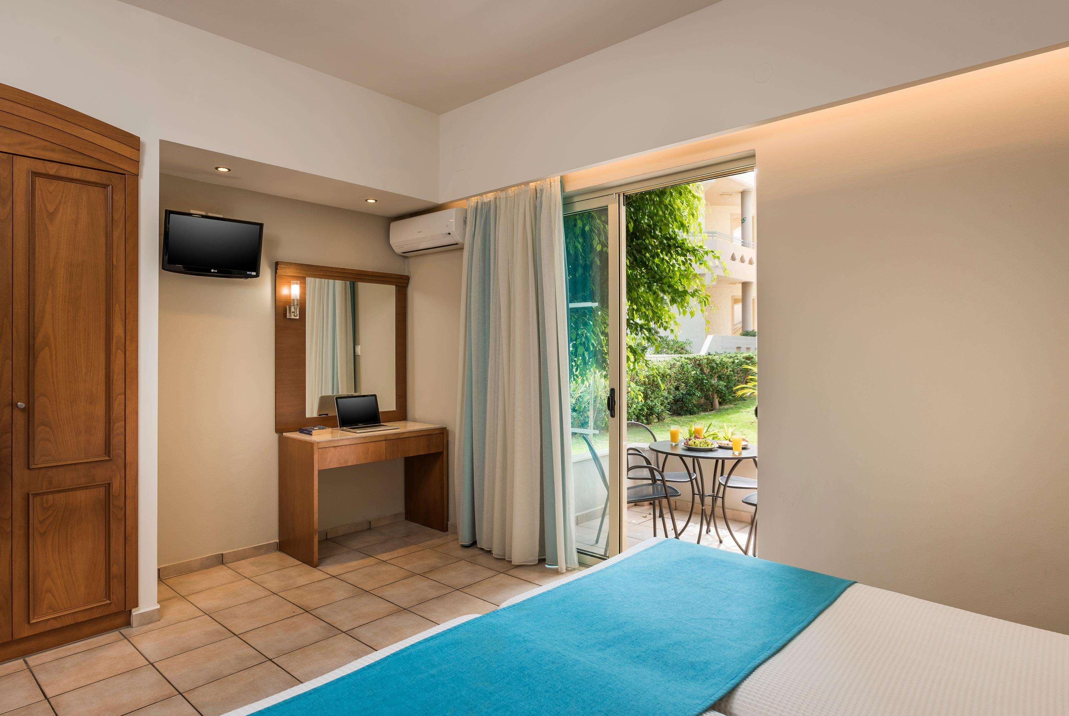 Elotis Suites (Adults Only) Agia Marina Dış mekan fotoğraf