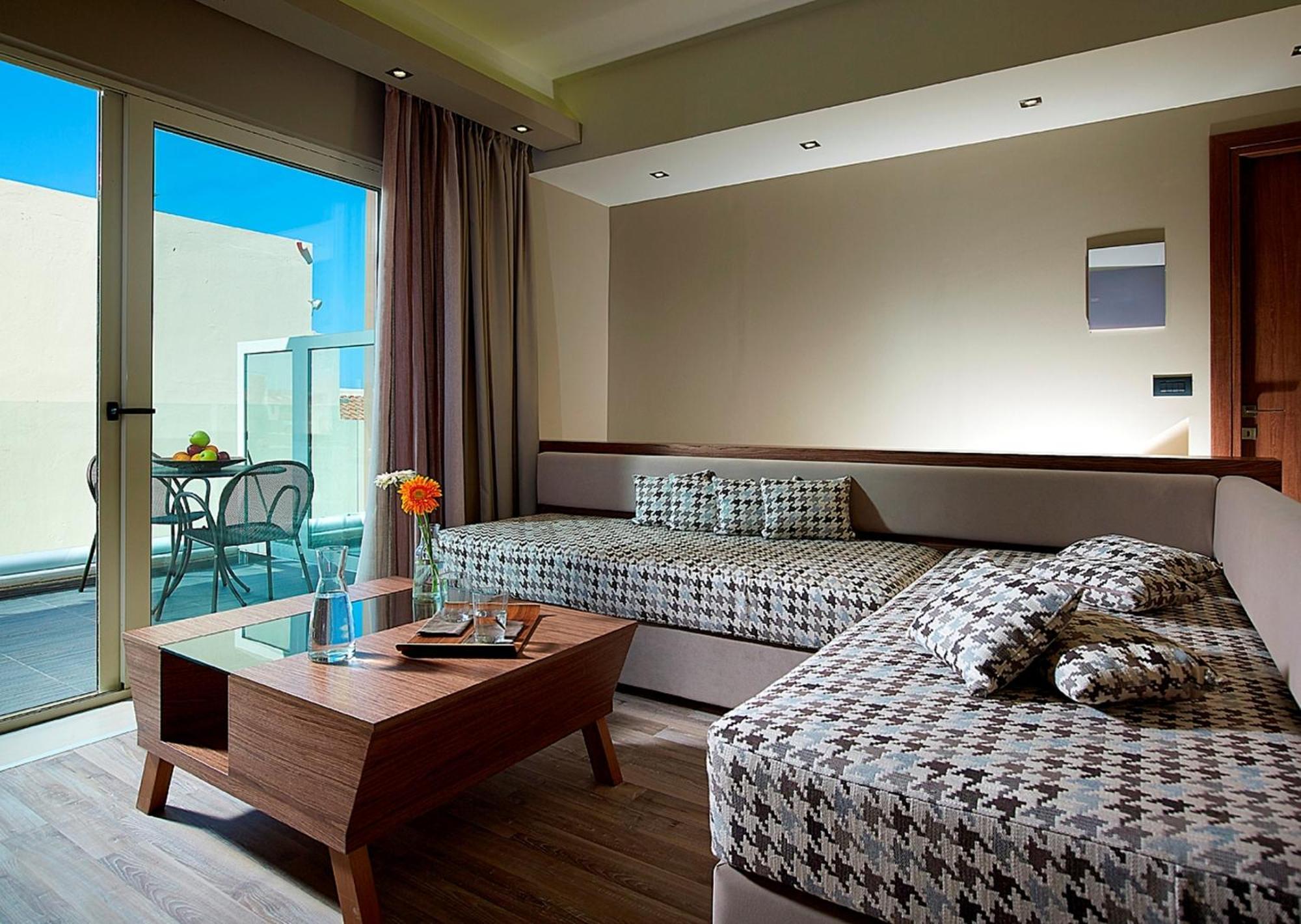 Elotis Suites (Adults Only) Agia Marina Oda fotoğraf
