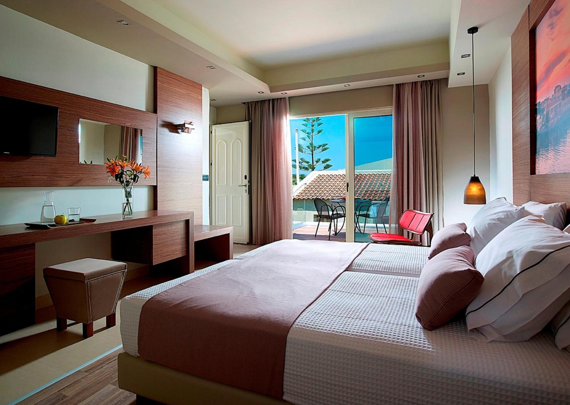 Elotis Suites (Adults Only) Agia Marina Oda fotoğraf